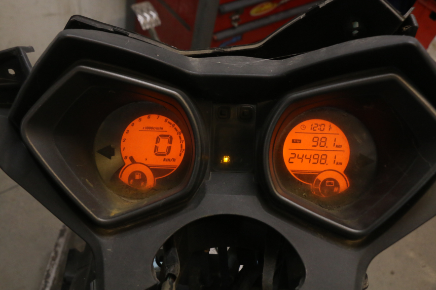 photo de SPEEDOMETER YAMASAKI YM T 125 (2015 - 2020) - High-resolution close-up
