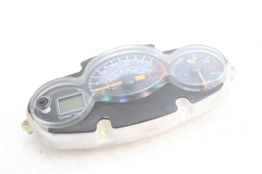 photo de SPEEDOMETER YAMAHA YP MAJESTY 125 (2007 - 2010) - Technical close-up