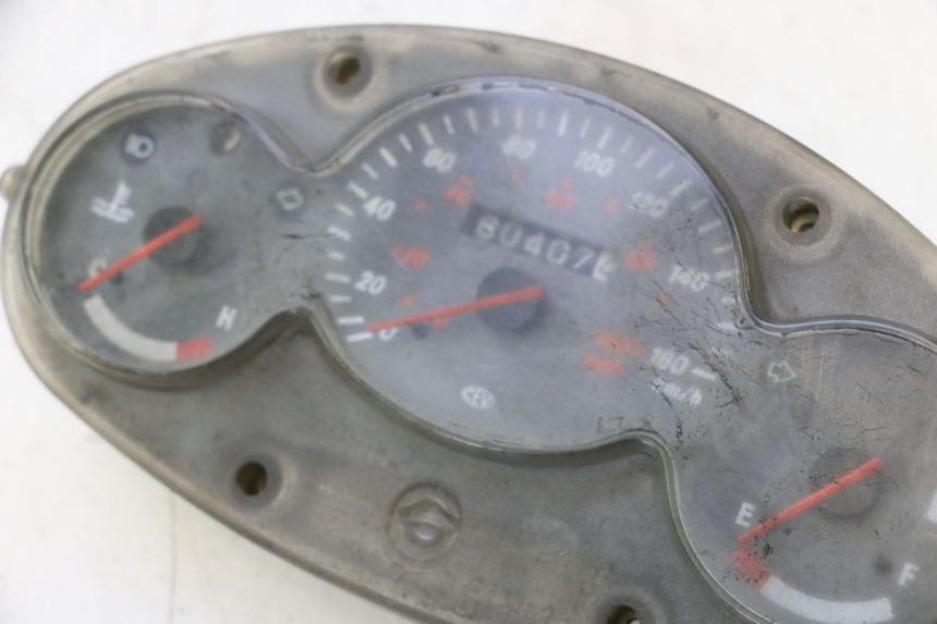 photo de SPEEDOMETER YAMAHA YP MAJESTY 125 (1998 - 2001) - High-resolution close-up