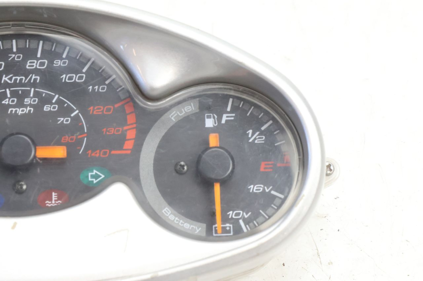 photo de SPEEDOMETER YAMAHA YP MAJESTY 125 (2007 - 2010) - Technical close-up