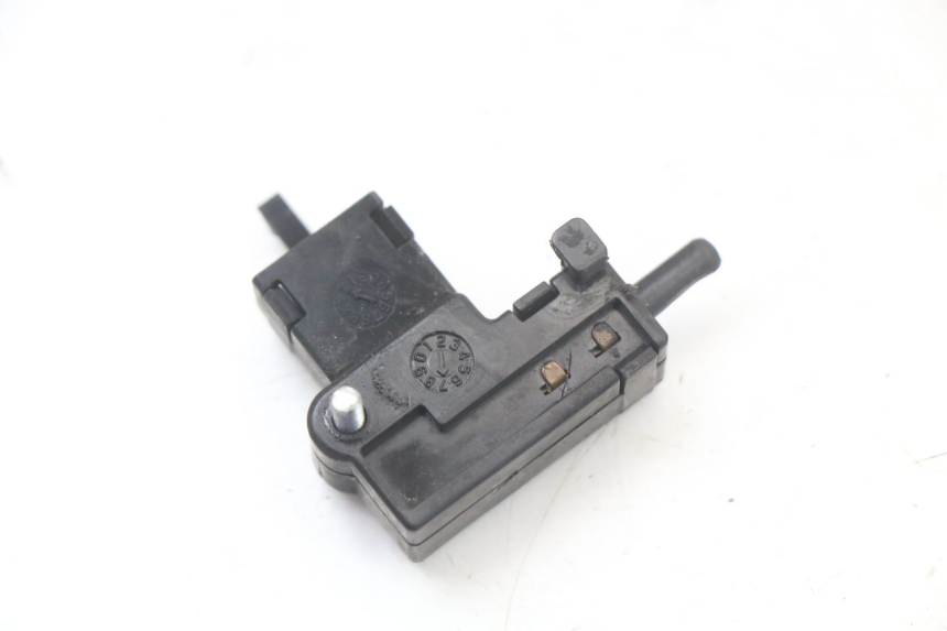photo de CLUTCH SWITCH SUZUKI GZ MARAUDER 125 (1998 - 2004) - Zoom on usage condition