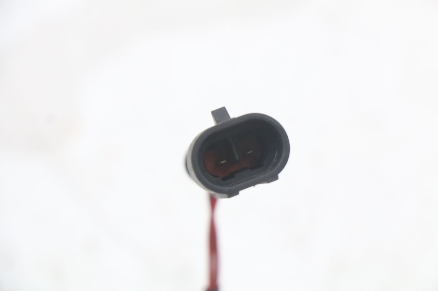 photo de REAR STOP LIGHT SWITCH PIAGGIO MP3 LT 400 (2007 - 2012) - Technical close-up