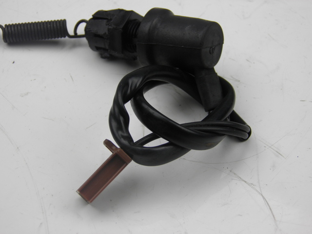 photo de REAR STOP LIGHT SWITCH YAMAHA TDR 125 (1997 - 1996) - Zoom on usage condition