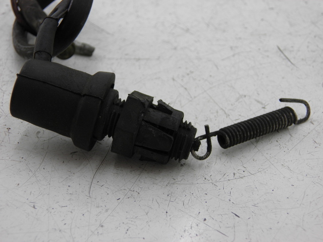 photo de REAR STOP LIGHT SWITCH YAMAHA YBR 125 (2004 - 2006) - Zoom on usage condition