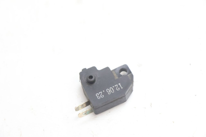 photo de RIGHT STOP LIGHT SWITCH KYMCO AGILITY 4T 10" 50 (2005 - 2018) - Zoom on usage condition