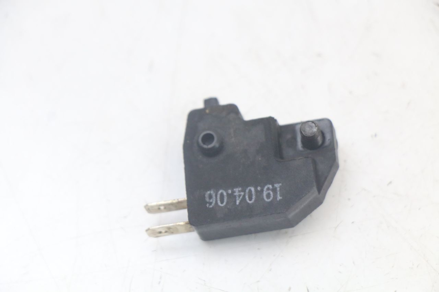 photo de RIGHT STOP LIGHT SWITCH KYMCO AGILITY 4T 50 (2018 - 2022) - Zoom on usage condition