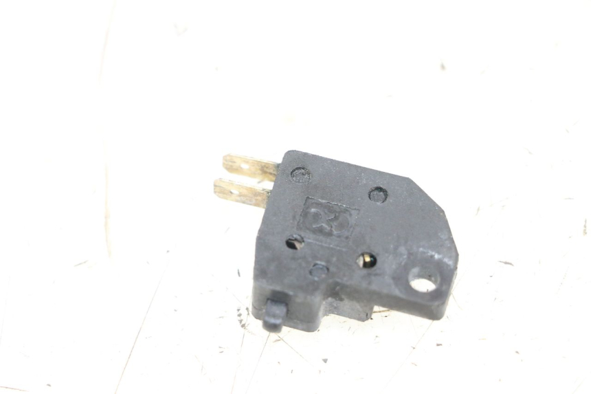 photo de RIGHT STOP LIGHT SWITCH KYMCO AGILITY FR 2T 50 (2012 - 2017) - Zoom on usage condition