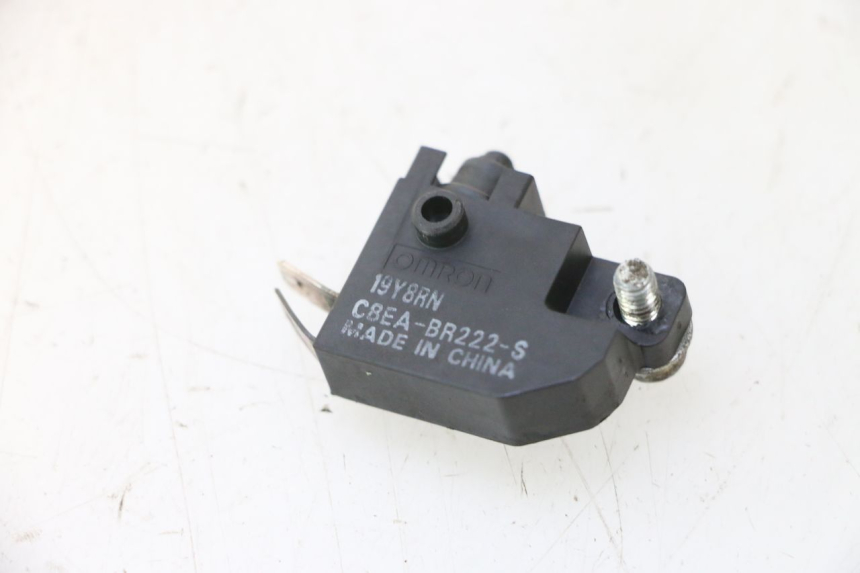 photo de RIGHT BRAKE LIGHT SWITCH SUZUKI BURGMAN 125 (2007 - 2014) - Zoom on usage condition