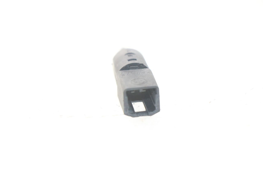 photo de RIGHT STOP LIGHT SWITCH PIAGGIO CARNABY 125 (2007 - 2011) - Component detail