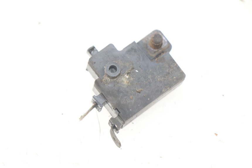 photo de RIGHT BRAKE LIGHT SWITCH HONDA CBR RR FIREBLADE 900 (1992 - 1994) - Zoom on usage condition