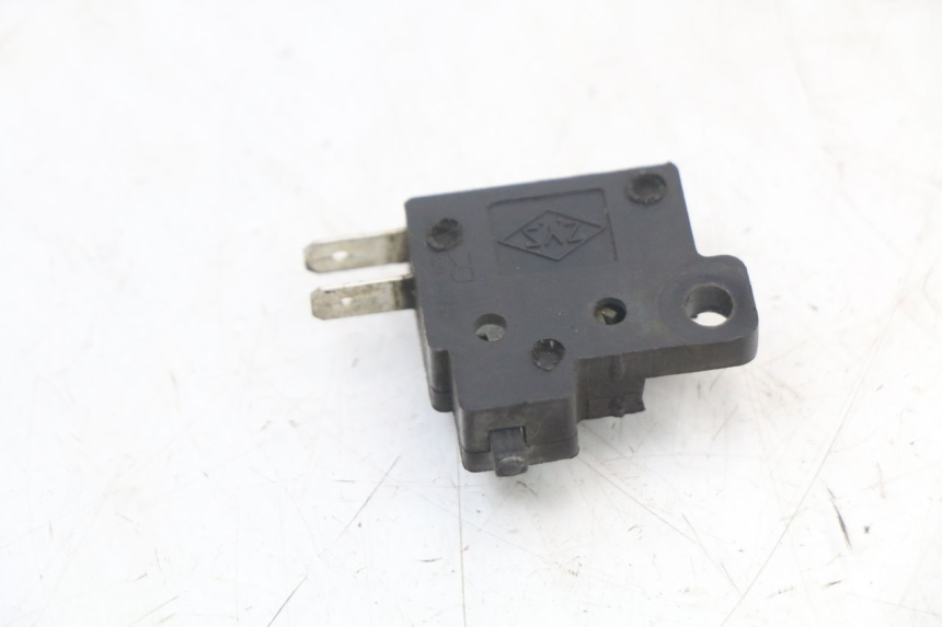 photo de RIGHT BRAKE LIGHT SWITCH KYMCO DINK 4T 50 (2007 - 2018) - Zoom on usage condition