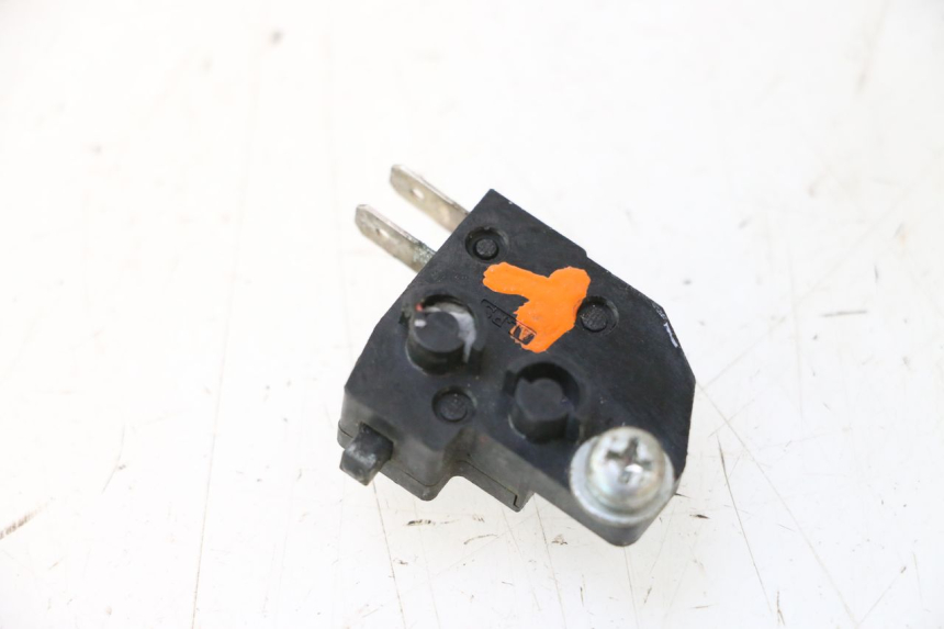 photo de RIGHT STOP LIGHT SWITCH KAWASAKI ER-6 ER6 N 650 (2005 - 2009) - Zoom on usage condition