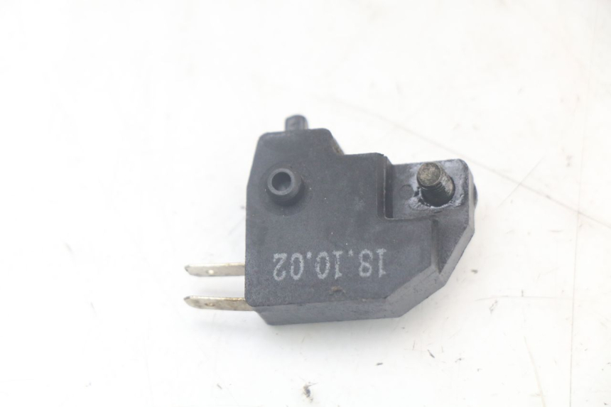 photo de RIGHT BRAKE LIGHT SWITCH SYM FIDDLE 3 III 125 (2014 - 2020) - Zoom on usage condition