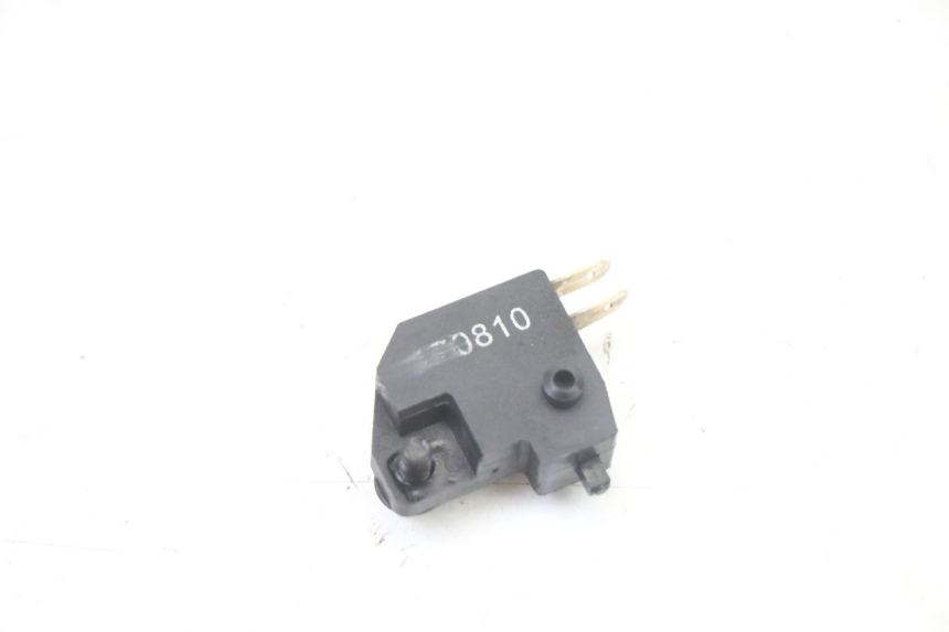 photo de RIGHT BRAKE LIGHT SWITCH SYM FIDDLE 3 III 125 (2014 - 2020) - Zoom on usage condition