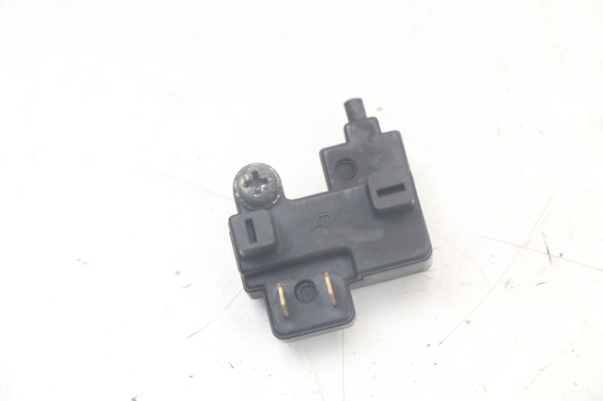 photo de RIGHT BRAKE LIGHT SWITCH YAMAHA FJR ABS 1300 (2006 - 2012) - Main view