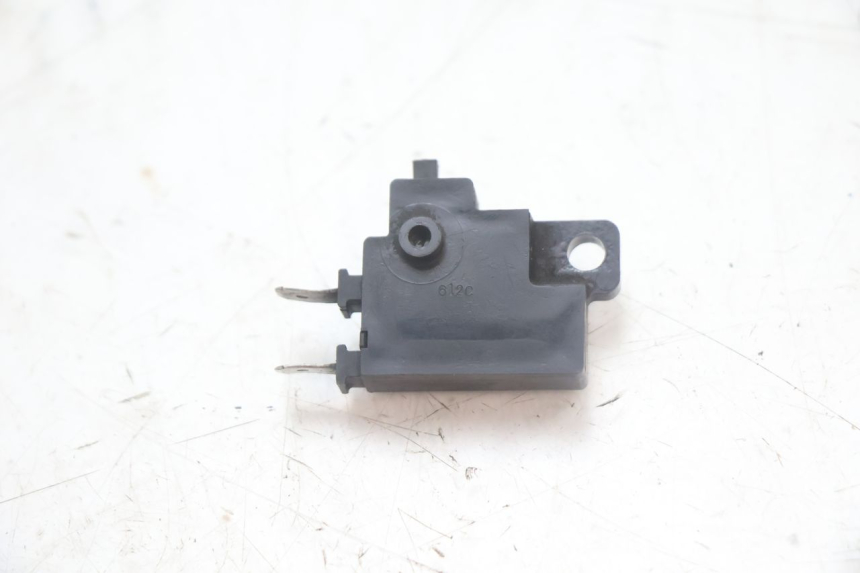 photo de RIGHT STOP LIGHT SWITCH HONDA FJS SILVER WING SILVERWING 400 (2005 - 2008) - Zoom on usage condition