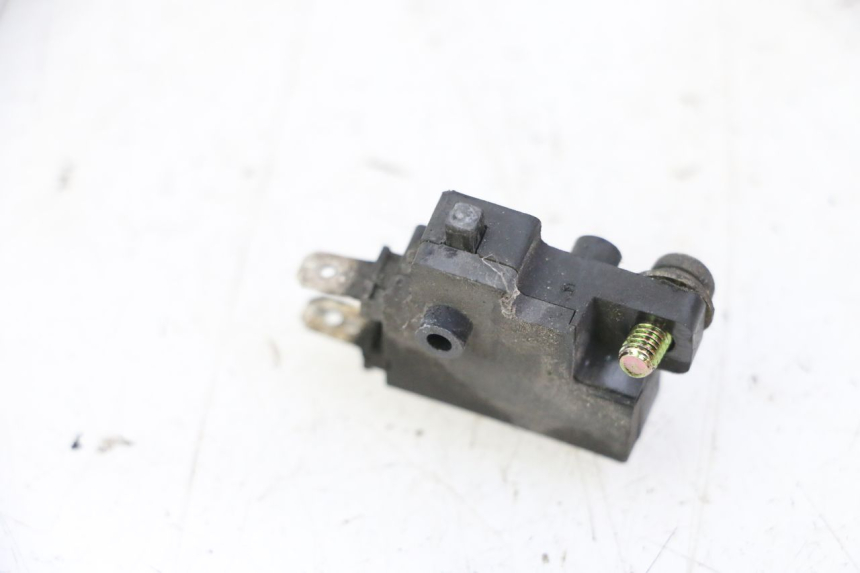 photo de RIGHT STOP LIGHT SWITCH YAMAHA FZ6 N FAZER 600 (2004 - 2006) - Alternative perspective