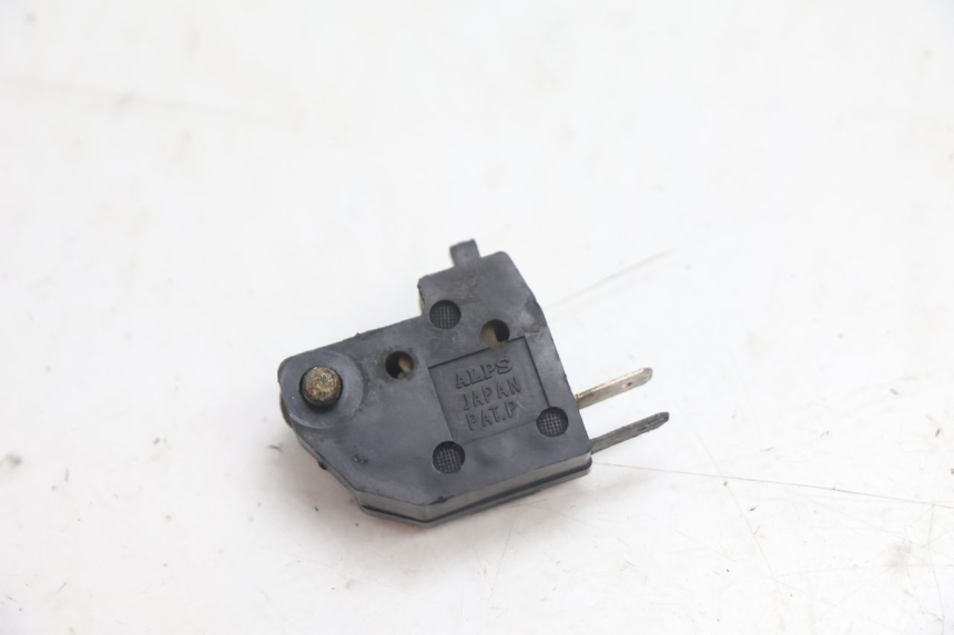 photo de RIGHT STOP LIGHT SWITCH KAWASAKI GPX F ZX750F 750 (1986 - 1990) - Alternative perspective