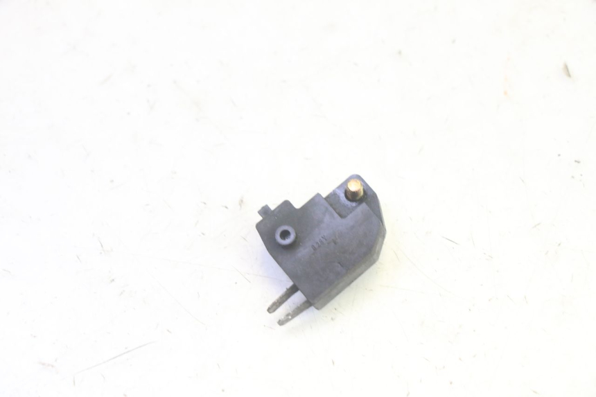 photo de RIGHT STOP LIGHT SWITCH SUZUKI GSF N BANDIT 600 (1996 - 1999) - Zoom on usage condition