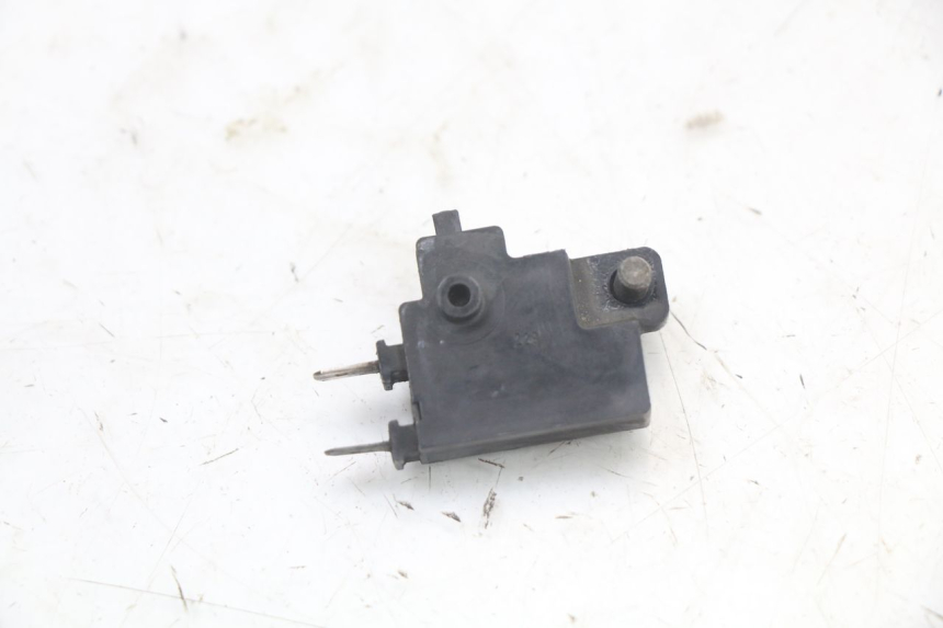 photo de RIGHT STOP LIGHT SWITCH HONDA CBR F 1000 (1993 - 1996) - Zoom on usage condition