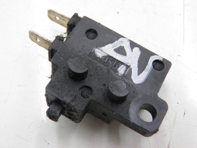 photo de RIGHT STOP LIGHT SWITCH HONDA FES PANTHEON 125 (2003 - 2007) - Main view