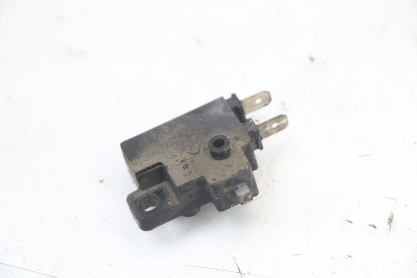 photo de RIGHT STOP LIGHT SWITCH HONDA FES S-WING SWING 125 (2007 - 2015) - Alternative perspective