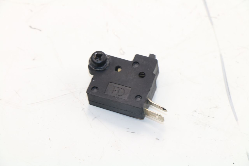 photo de RIGHT STOP LIGHT SWITCH KAWASAKI J300 300 (2014 - 2017) - Zoom on usage condition