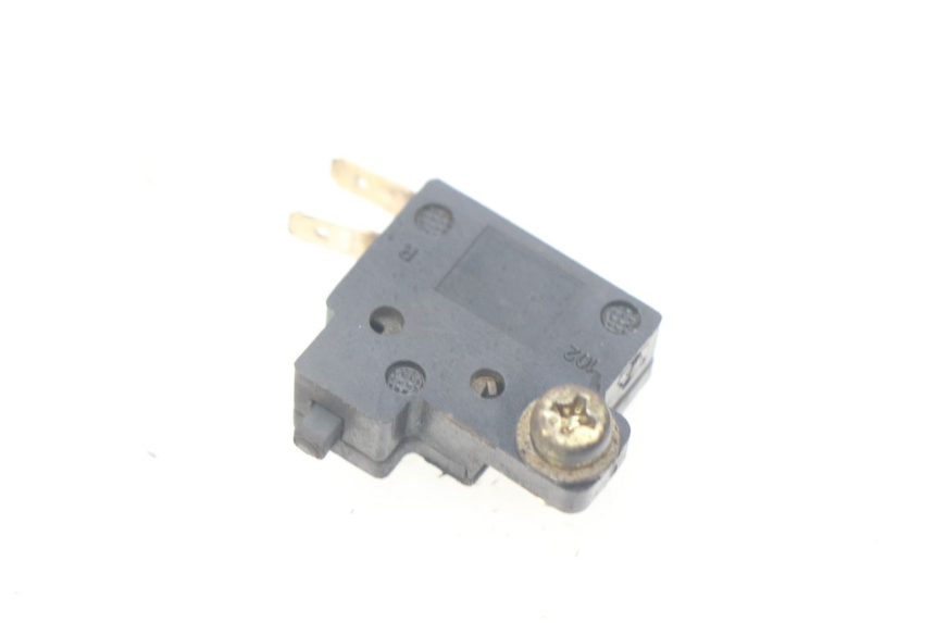 photo de RIGHT BRAKE LIGHT SWITCH SYM JET EURO X 2T 50 (2003 - 2007) - Zoom on usage condition