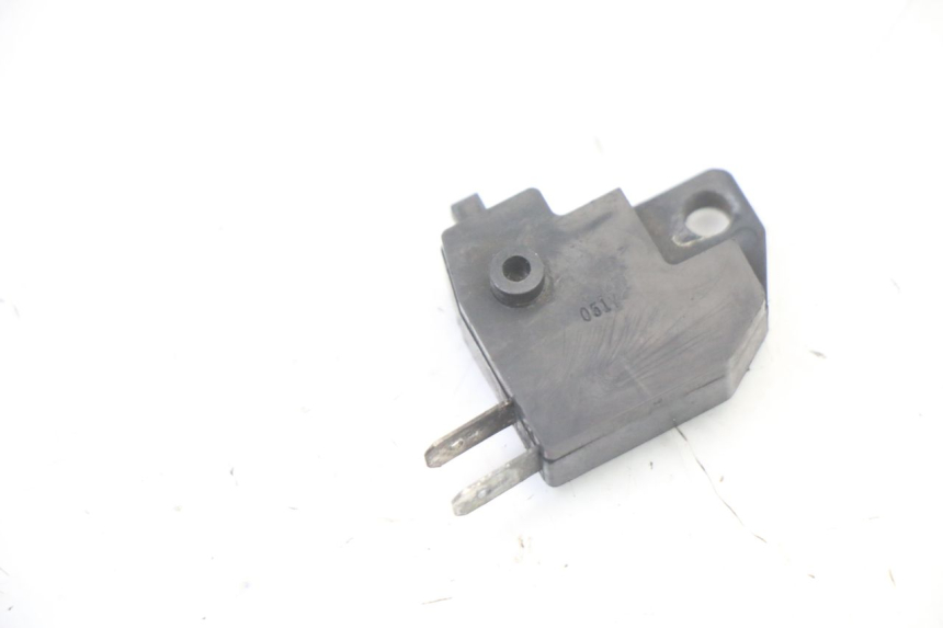 photo de RIGHT STOP LIGHT SWITCH KAWASAKI ZR7 ZR-7 S 750 (1999 - 2004) - Zoom on usage condition