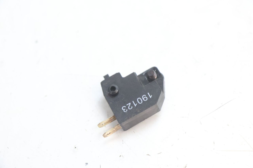 photo de RIGHT STOP LIGHT SWITCH PEUGEOT KISBEE 2T 50 (2018 - 2022) - Alternative perspective