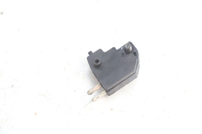 photo de RIGHT STOP LIGHT SWITCH PEUGEOT KISBEE 2T 50 (2010 - 2017) - Zoom on usage condition