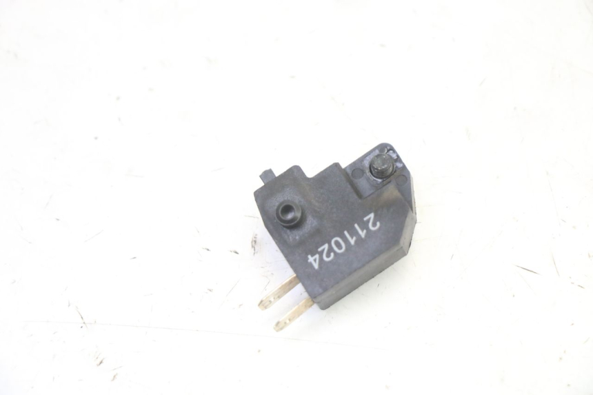photo de RIGHT STOP LIGHT SWITCH PEUGEOT KISBEE 4T 50 (2018 - 2022) - Zoom on usage condition