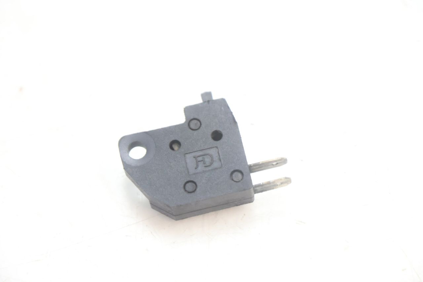 photo de RIGHT STOP LIGHT SWITCH PEUGEOT KISBEE 4T 50 (2010 - 2017) - Main view