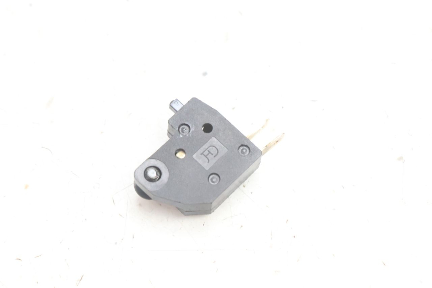 photo de RIGHT STOP LIGHT SWITCH PEUGEOT KISBEE 4T 50 (2010 - 2017) - Alternative perspective