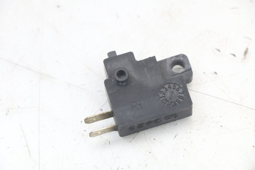 photo de RIGHT STOP LIGHT SWITCH SYM MIO 50 (2011 - 2017) - Zoom on usage condition