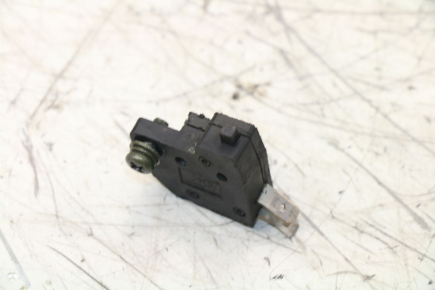 photo de RIGHT STOP LIGHT SWITCH ZNEN NEW ROLANDO 50 (2010 - 2020) - Zoom on usage condition