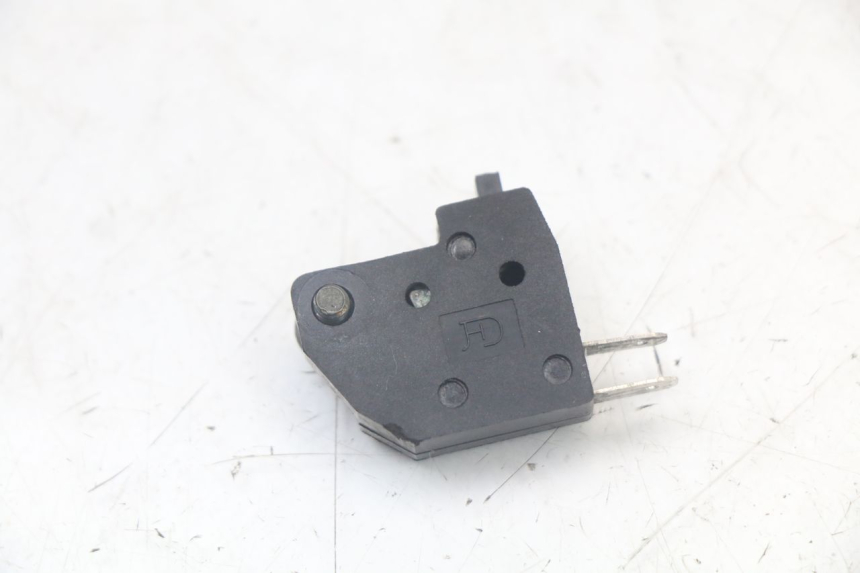photo de RIGHT BRAKE LIGHT SWITCH SYM ORBIT III 3 4T 50 (2018 - 2021) - Zoom on usage condition