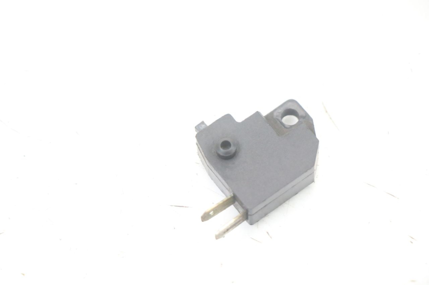 photo de RIGHT STOP LIGHT SWITCH PEUGEOT KISBEE 2T 50 (2010 - 2017) - Zoom on usage condition