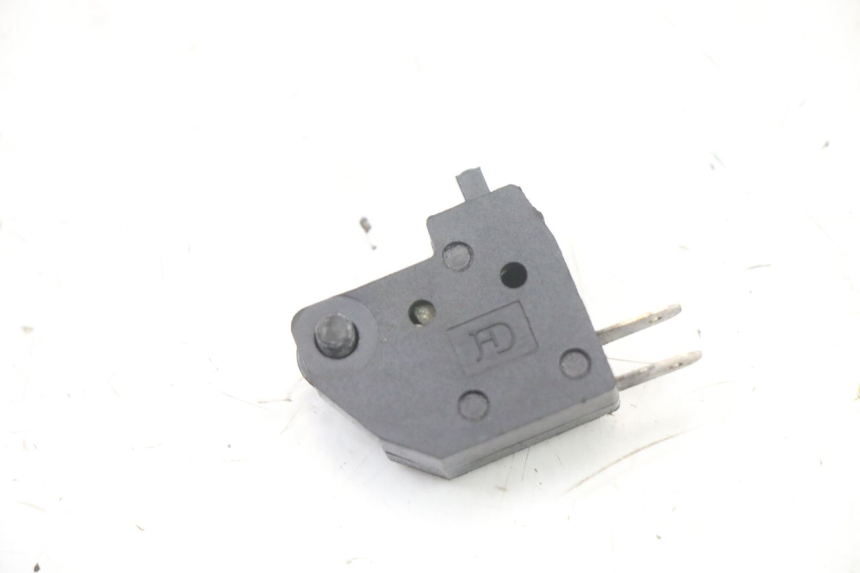 photo de RIGHT STOP LIGHT SWITCH PEUGEOT KISBEE 4T 50 (2018 - 2022) - Main view