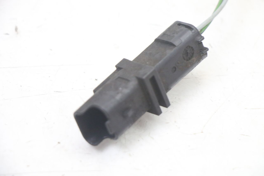 photo de RIGHT STOP LIGHT SWITCH PEUGEOT SATELIS COMPRESSOR K15 125 (2006 - 2009) - Alternative perspective