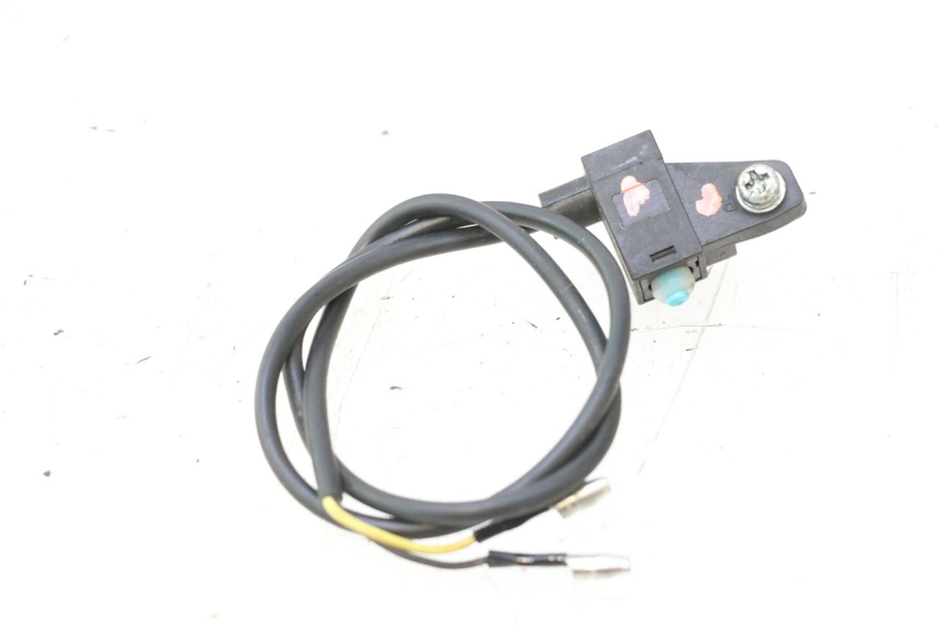 photo de RIGHT STOP LIGHT SWITCH BAIKU SAKURA 1 (2021 - 2025) - Zoom on usage condition