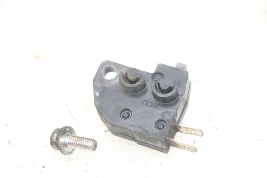photo de RIGHT BRAKE LIGHT SWITCH PEUGEOT SATELIS 125 (2010 - 2012) - Zoom on usage condition