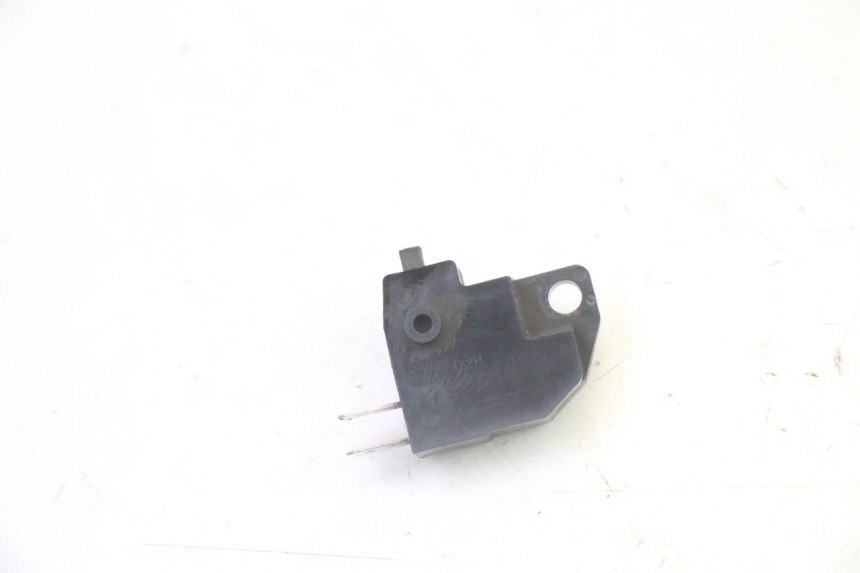 photo de RIGHT STOP LIGHT SWITCH PEUGEOT SATELIS 125 (2013 - 2018) - Zoom on usage condition