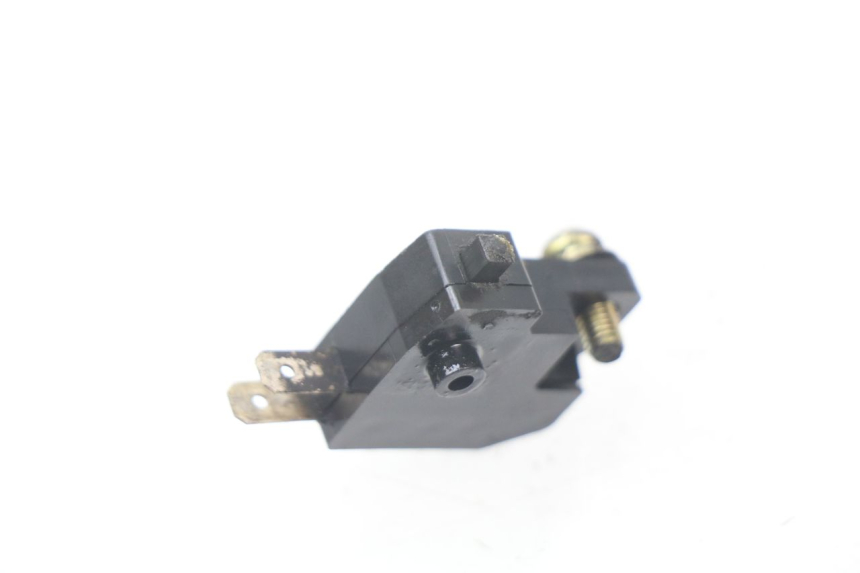 photo de RIGHT STOP LIGHT SWITCH TRIUMPH SPEED TRIPLE 1050 (2005 - 2007) - Zoom on usage condition