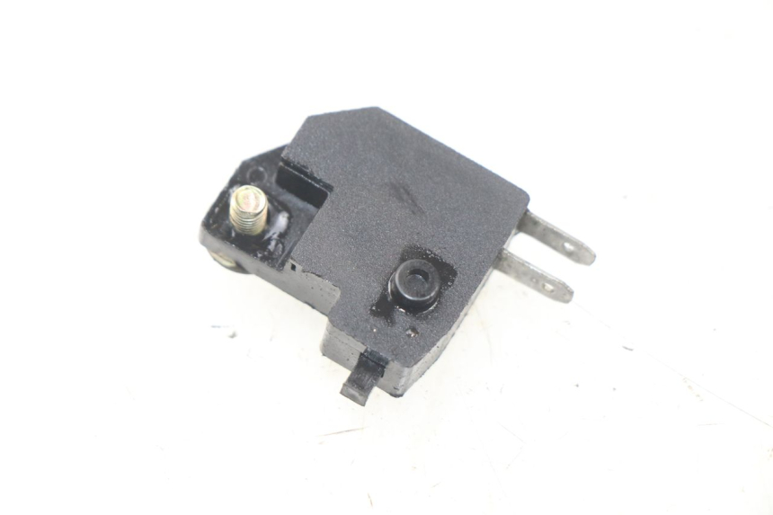 photo de RIGHT STOP LIGHT SWITCH PEUGEOT SUM UP 125 (2008 - 2013) - Zoom on usage condition
