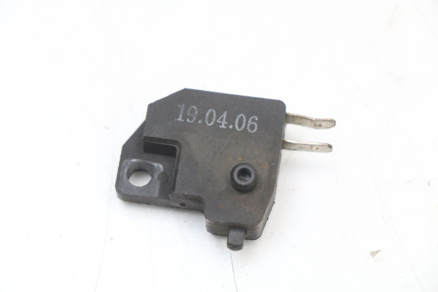 photo de RIGHT STOP LIGHT SWITCH KYMCO SUPER 8 4T 50 (2021 - 2024) - Zoom on usage condition
