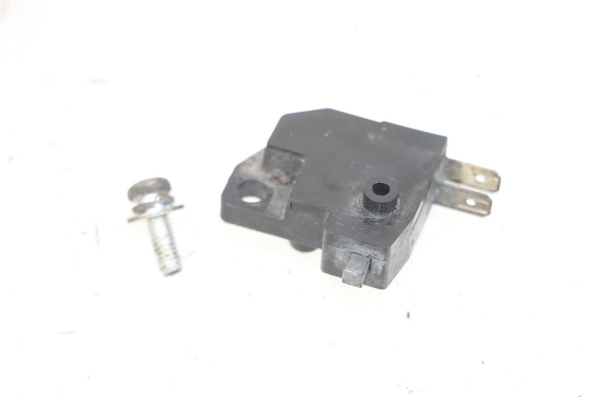 photo de RIGHT BRAKE LIGHT SWITCH SUZUKI BURGMAN 125 (2007 - 2014) - Zoom on usage condition