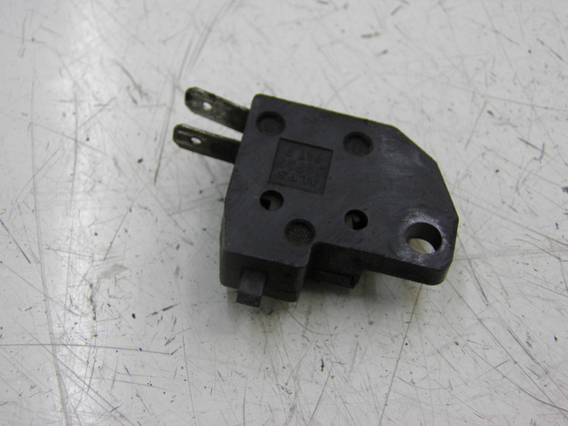 photo de RIGHT STOP LIGHT SWITCH SUZUKI TU X TUX VOLTY 125 (1999 - 2001) - Component detail