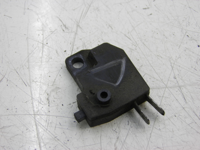 photo de RIGHT STOP LIGHT SWITCH SUZUKI TU X TUX VOLTY 125 (1999 - 2001) - Zoom on usage condition