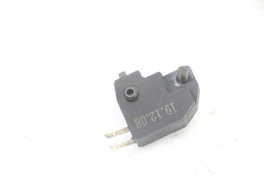 photo de RIGHT BRAKE LIGHT SWITCH SYM FIDDLE 3 III 125 (2014 - 2020) - Zoom on usage condition